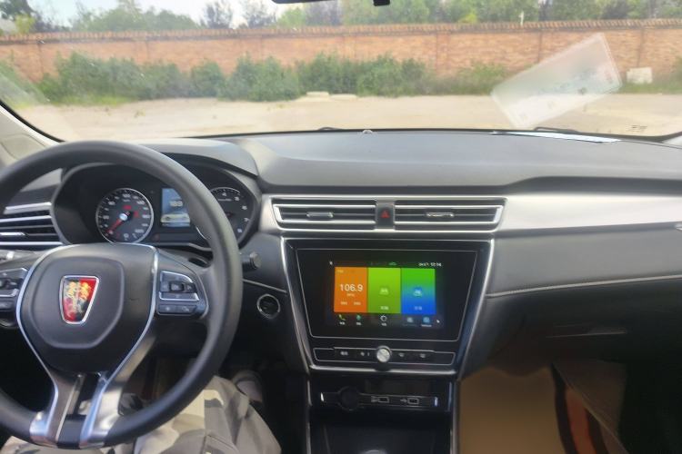 Used Roewe i5 2020 1.5L Manual 4G Connect Luxury Edition Interior 3