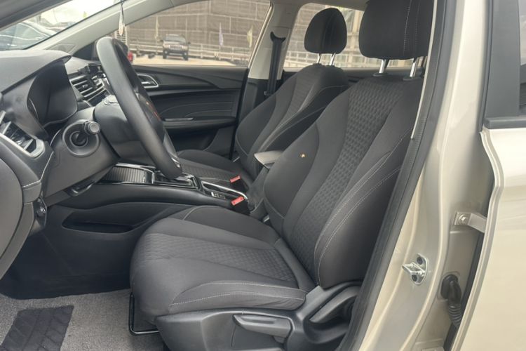 Used Roewe i5 2020 1.5L Automatic 4G Connected Linghao Edition Interior 3