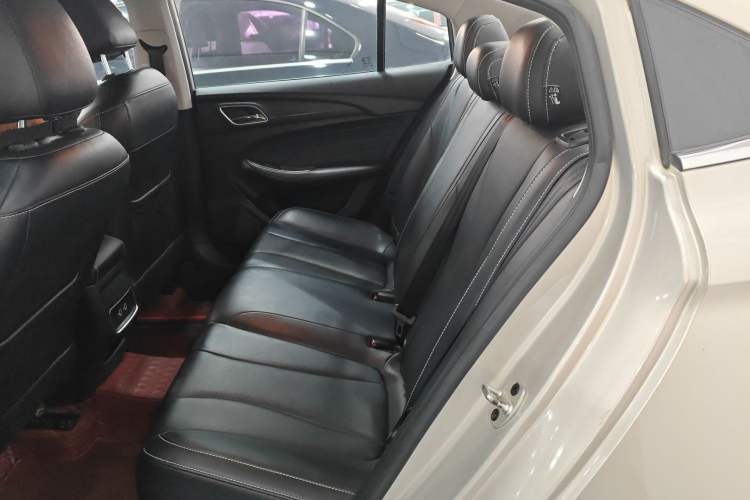 Used Roewe i5 2020 1.5L Automatic 4G Connect Luxury Flagship Edition Interior 3