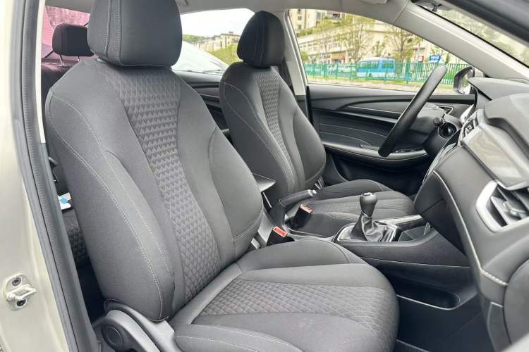 Used Roewe i5 2020 1.5L Manual 4G Connect Luxury Edition Interior 3