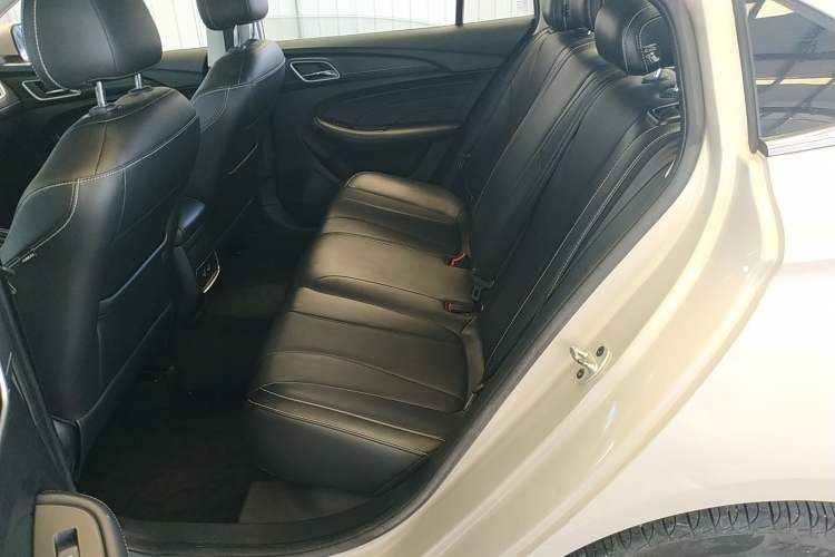 Used Roewe i5 2020 1.5L Automatic 4G Connect Luxury Flagship Edition Interior 4