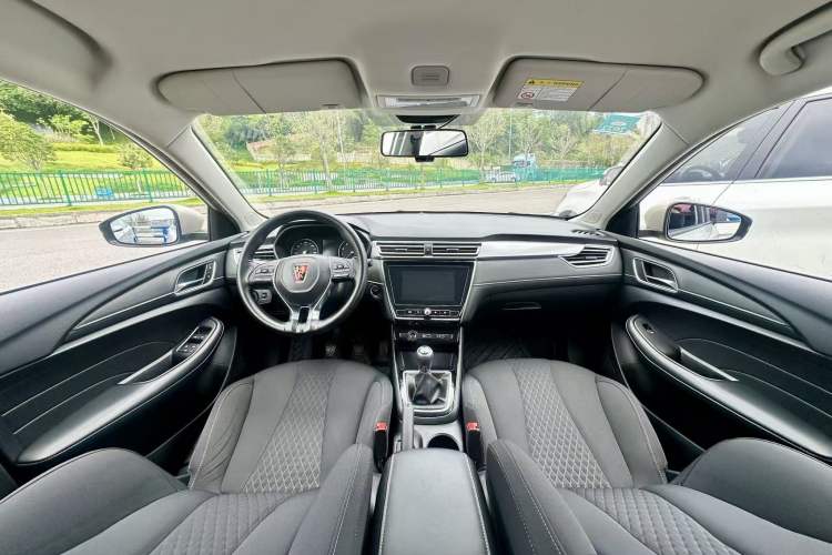 Used Roewe i5 2020 1.5L Manual 4G Connect Luxury Edition Interior 5