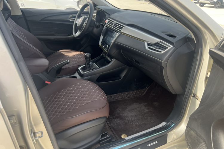 Used Roewe i5 2020 1.5L Manual 4G Connect Luxury Edition Interior 6