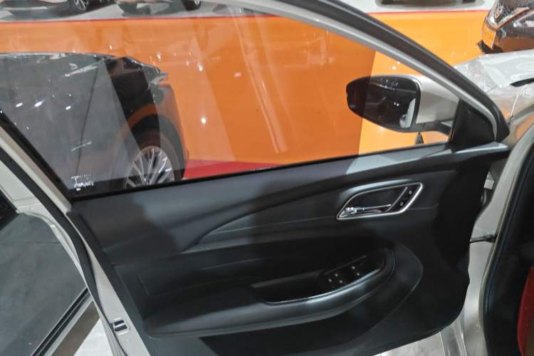 Used Roewe i5 2020 1.5L Automatic 4G Connect Luxury Flagship Edition Left Front Door Interior
