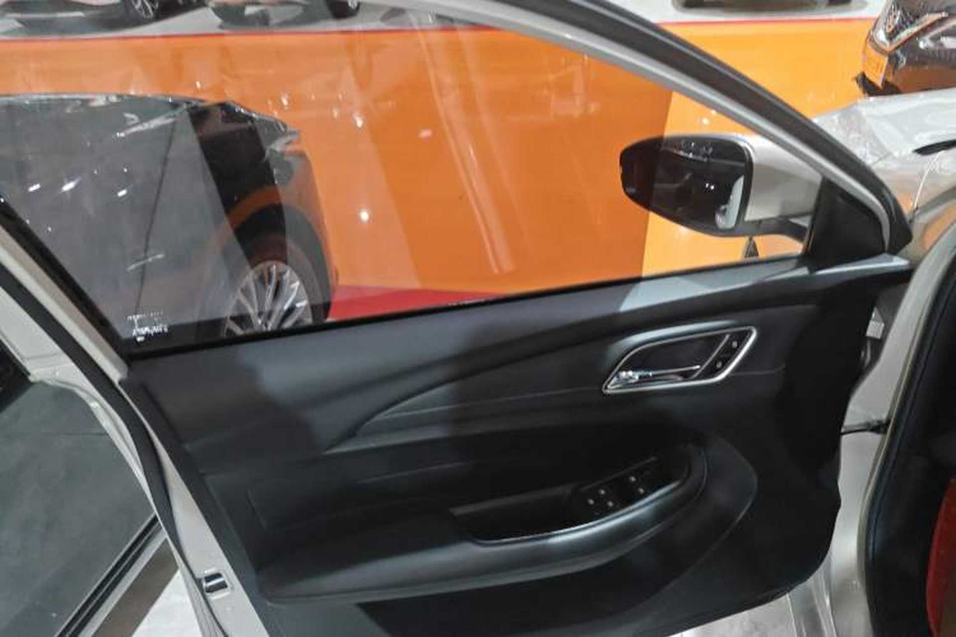 Used Roewe i5 2020 1.5L Automatic 4G Connect Luxury Flagship Edition Left Front Door Interior
