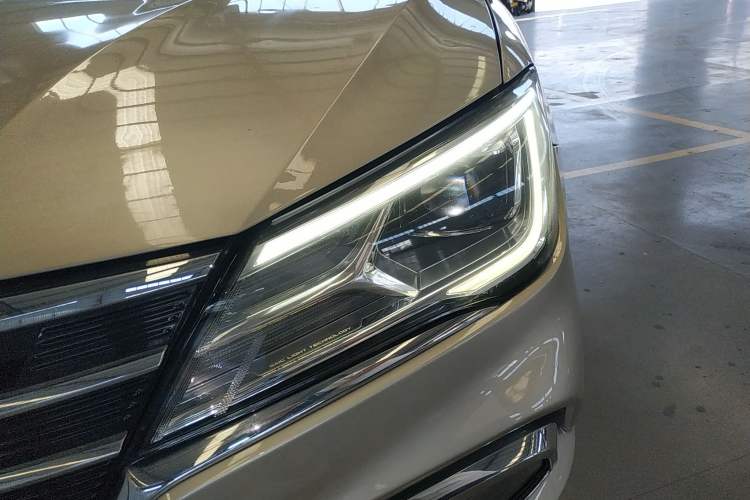 Used Roewe i5 2020 1.5L Automatic 4G Connect Luxury Flagship Edition Left Front Headlight