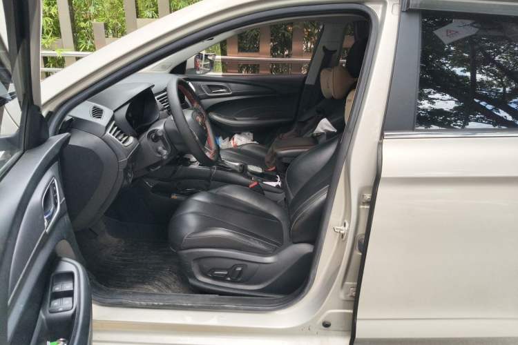 Used Roewe i5 2020 1.5L Automatic 4G Connected Leading Intelligent Driving Edition Left Front Seat