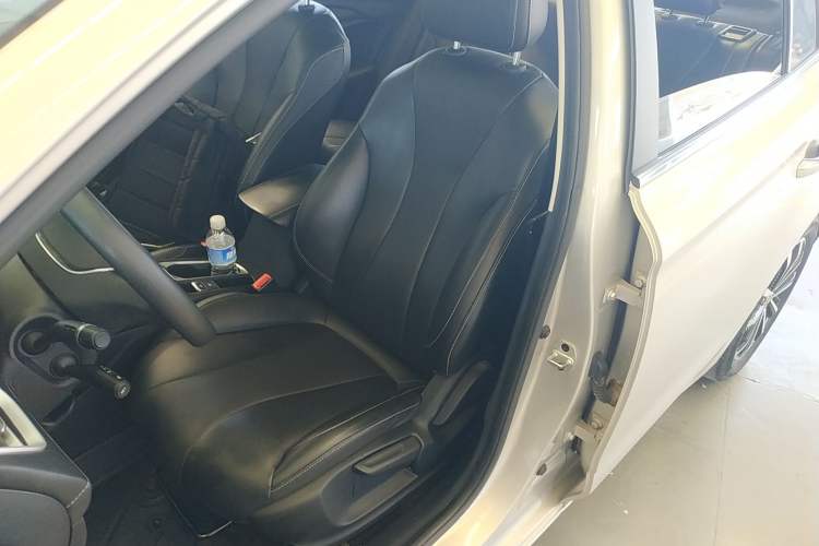 Used Roewe i5 2020 1.5L Automatic 4G Connect Luxury Flagship Edition Left Front Seat
