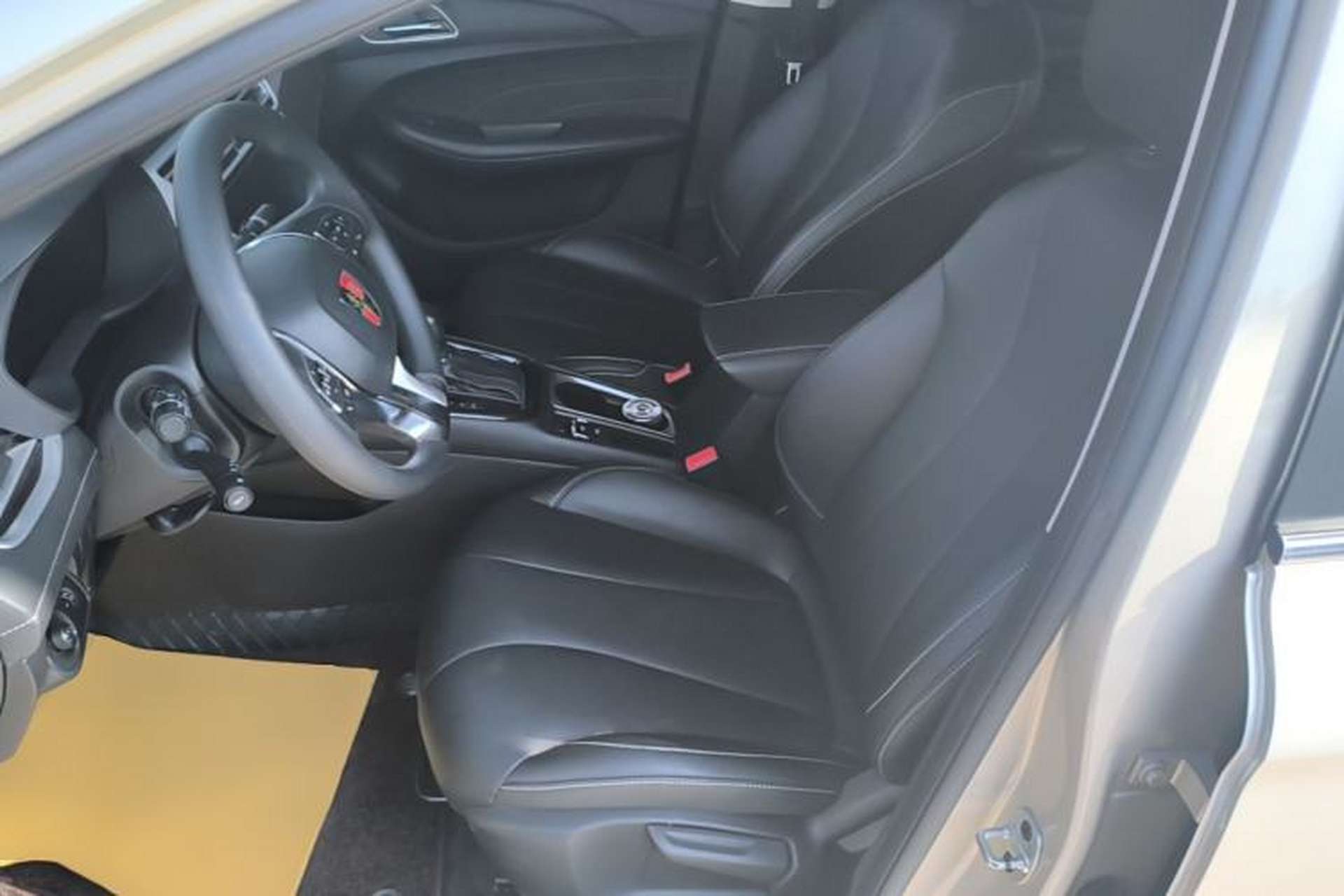 Used Roewe i5 2020 1.5L Automatic 4G Connect Luxury Flagship Edition Left Front Seat