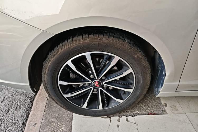 Used Roewe i5 2020 1.5L Manual 4G Connect Leehao Flagship Edition Left Front Wheel Hub