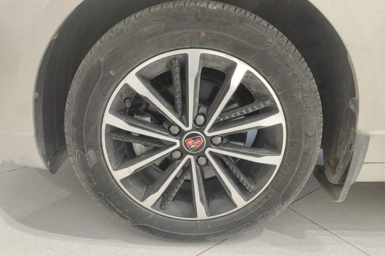 Used Roewe i5 2020 1.5L Automatic 4G Connect Luxury Flagship Edition Left Front Wheel Hub