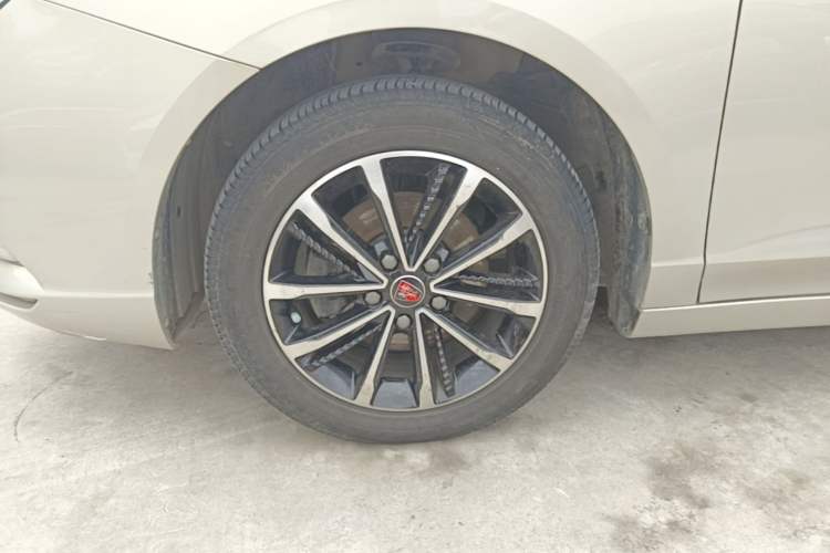 Used Roewe i5 2020 1.5L Manual 4G Connect Leehao Flagship Edition Left Front Wheel Hub