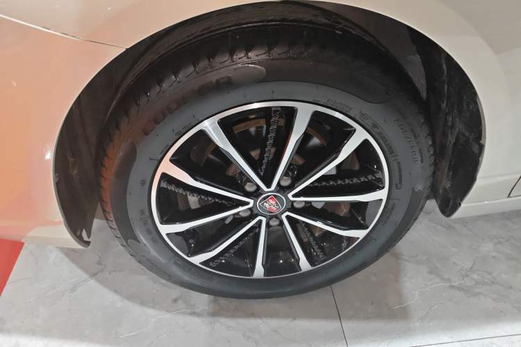 Used Roewe i5 2020 1.5L Automatic 4G Connect Luxury Flagship Edition Left Front Wheel Hub