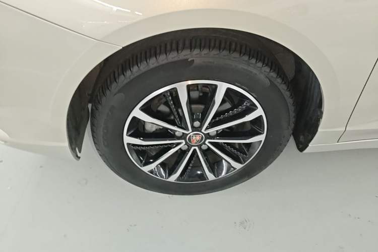 Used Roewe i5 2020 1.5L Automatic 4G Connect Luxury Flagship Edition Left Front Wheel Hub