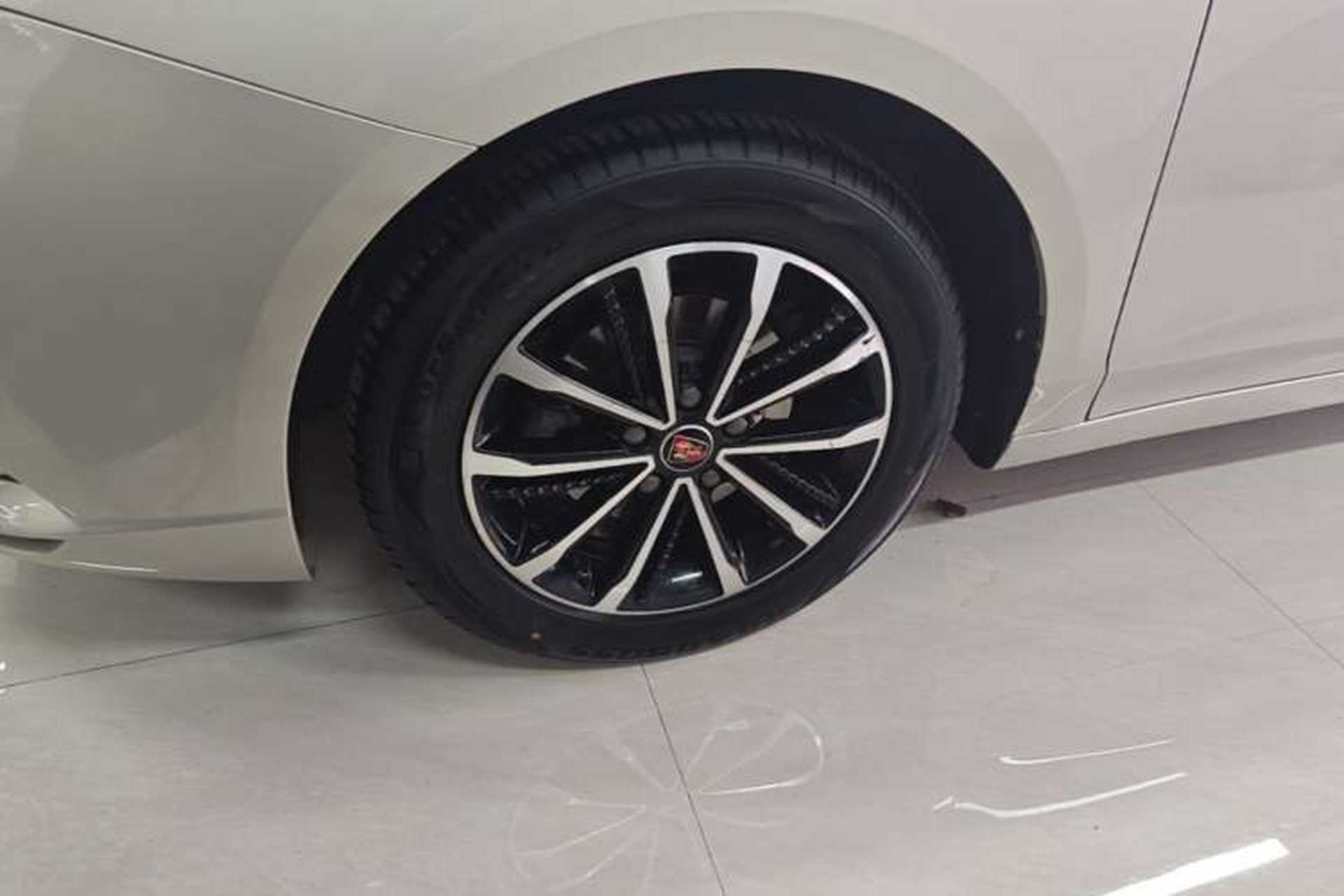 Used Roewe i5 2020 1.5L Automatic 4G Connect Luxury Flagship Edition Left Front Wheel Hub