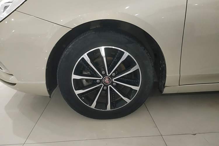 Used Roewe i5 2020 1.5L Automatic 4G Connect Luxury Flagship Edition Left Front Wheel Hub