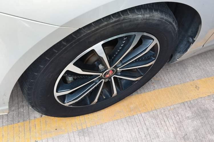 Used Roewe i5 2020 1.5L Automatic 4G Connect Luxury Flagship Edition Left Front Wheel Hub