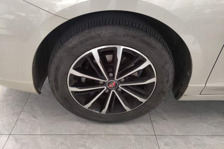 Used Roewe i5 2020 1.5L Automatic 4G Connect Luxury Flagship Edition Left Front Wheel Hub
