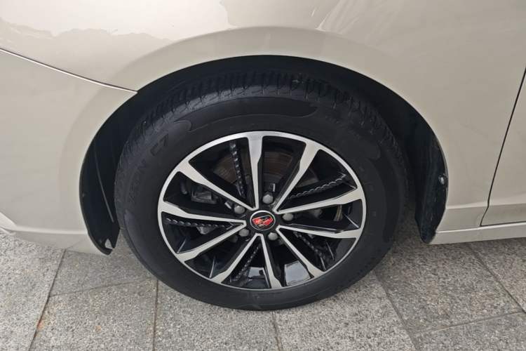Used Roewe i5 2020 1.5L Automatic 4G Connect Luxury Flagship Edition Left Front Wheel Hub
