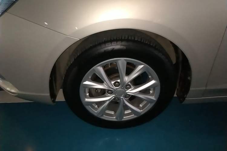 Used Roewe i5 2020 1.5L Manual 4G Connect Luxury Edition Left Front Wheel Hub