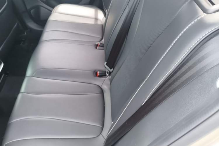 Used Roewe i5 2020 1.5L Automatic 4G Connect Luxury Flagship Edition Left Rear Seat