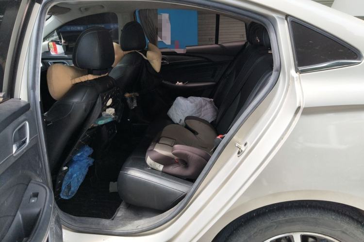 Used Roewe i5 2020 1.5L Automatic 4G Connected Leading Intelligent Driving Edition Left Rear Seat