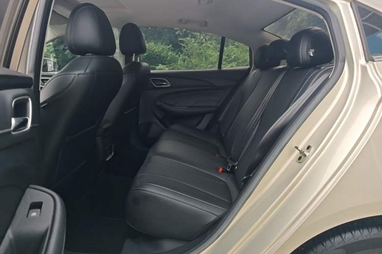 Used Roewe i5 2020 1.5L Automatic 4G Connect Luxury Flagship Edition Left Rear Seat