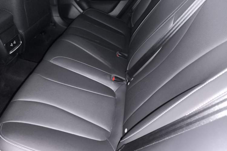 Used Roewe i5 2020 1.5L Automatic 4G Connect Luxury Flagship Edition Left Rear Seat