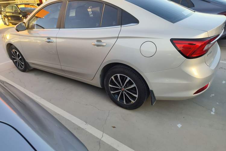 Used Roewe i5 2020 1.5L Automatic 4G Connect Luxury Flagship Edition Left Side