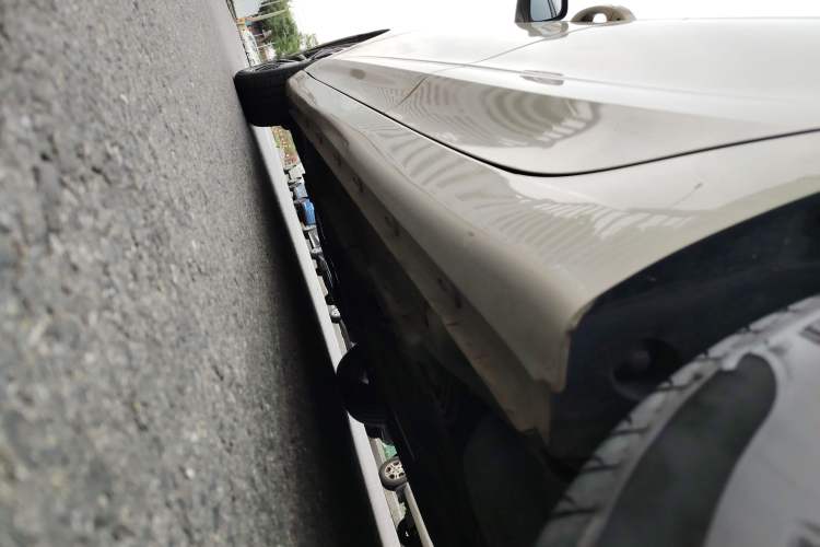 Used Roewe i5 2020 1.5L Automatic 4G Connect Luxury Flagship Edition Left Side Sill