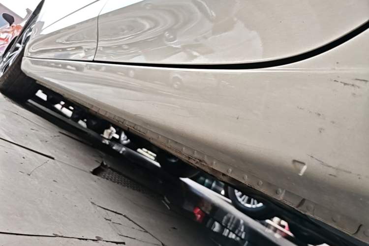 Used Roewe i5 2020 1.5L Manual 4G Connect Leehao Flagship Edition Left Side Sill