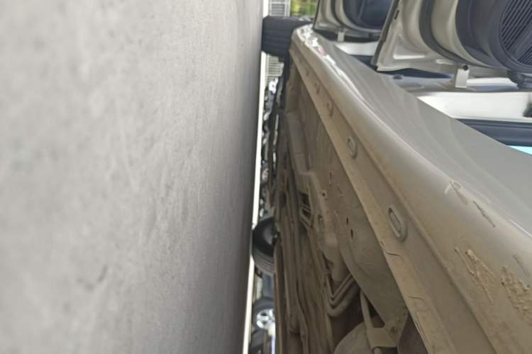 Used Roewe i5 2020 1.5L Manual 4G Connect Leehao Flagship Edition Left Side Sill