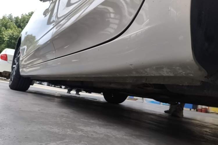 Used Roewe i5 2020 1.5L Automatic 4G Connect Luxury Flagship Edition Left Side Sill