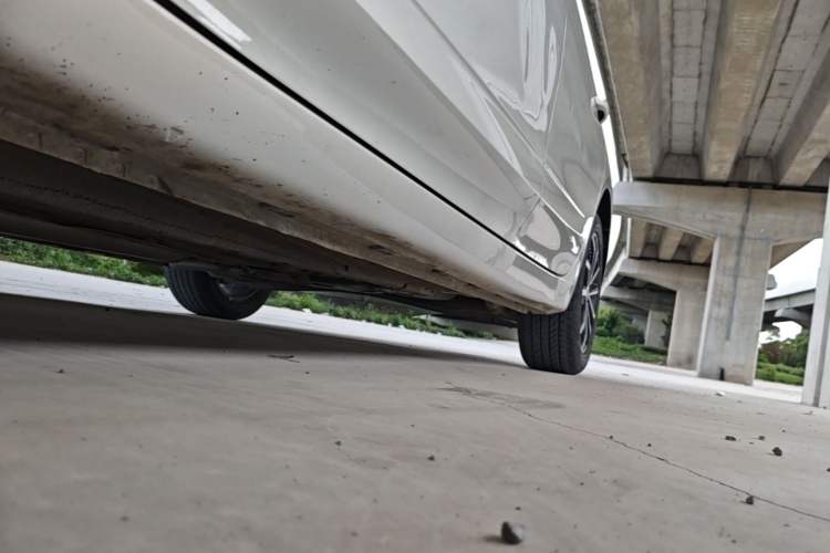 Used Roewe i5 2020 1.5L Manual 4G Connect Leehao Flagship Edition Left Side Sill