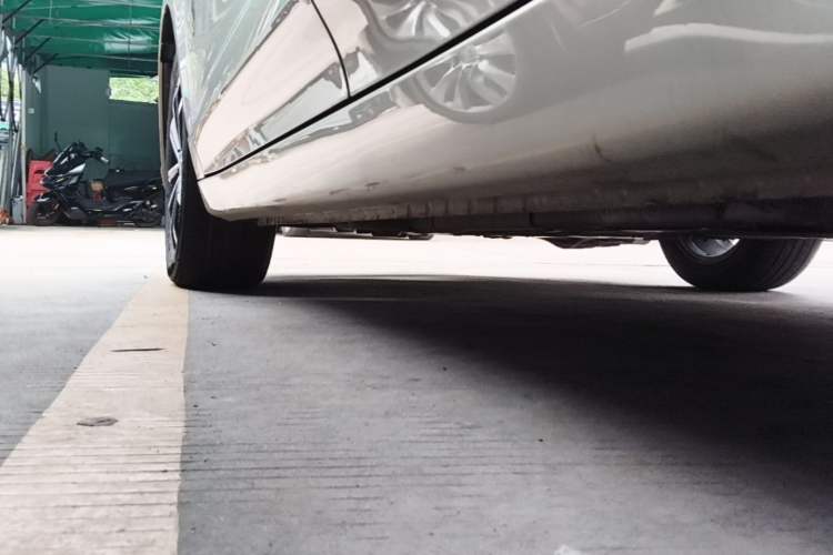 Used Roewe i5 2020 1.5L Automatic 4G Connect Luxury Flagship Edition Left Side Sill