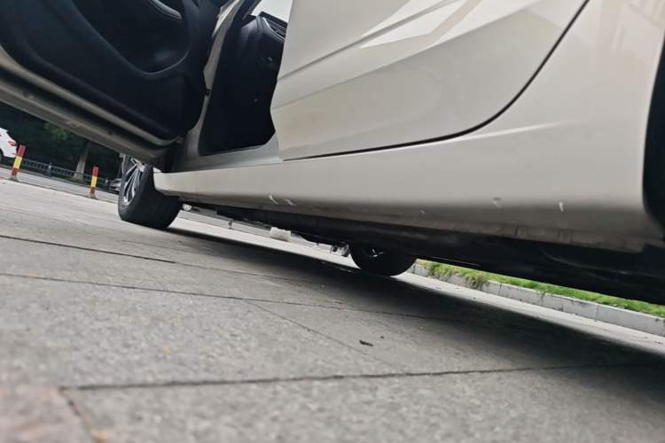 Used Roewe i5 2020 1.5L Automatic 4G Connect Luxury Flagship Edition Left Side Sill