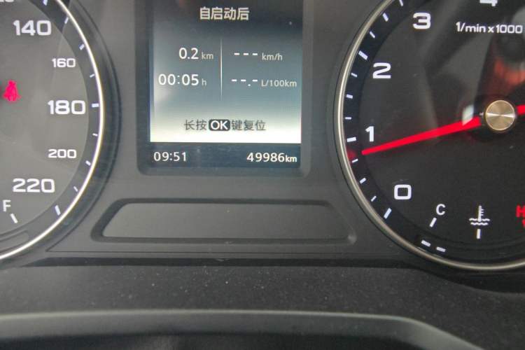 Used Roewe i5 2020 1.5L Manual 4G Connect Leehao Flagship Edition Odometer Close Up