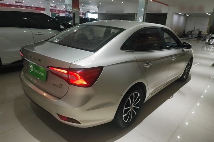Used Roewe i5 2020 1.5L Automatic 4G Connect Luxury Flagship Edition Rear Right 45 Deg