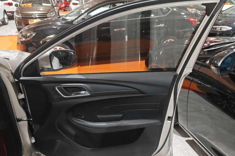 Used Roewe i5 2020 1.5L Automatic 4G Connect Luxury Flagship Edition Right Front Door Interior