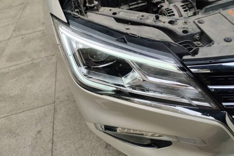 Used Roewe i5 2020 1.5L Automatic 4G Connect Luxury Flagship Edition Right Front Headlight