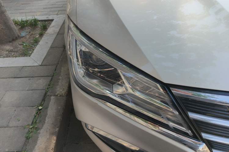 Used Roewe i5 2020 1.5L Automatic 4G Connect Luxury Flagship Edition Right Front Headlight