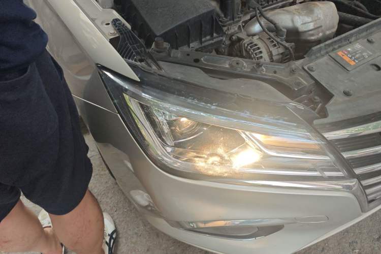 Used Roewe i5 2020 1.5L Automatic 4G Connected Linghao Edition Right Front Headlight