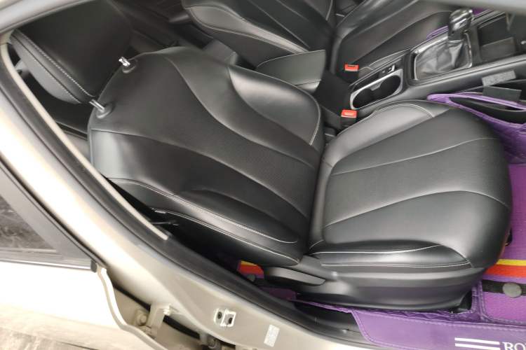 Used Roewe i5 2020 1.5L Automatic 4G Connect Luxury Flagship Edition Right Front Seat