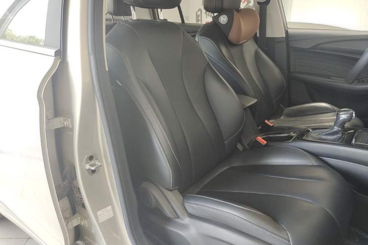 Used Roewe i5 2020 1.5L Automatic 4G Connect Luxury Flagship Edition Right Front Seat