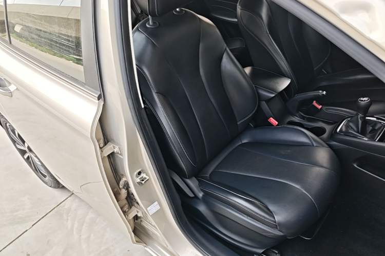 Used Roewe i5 2020 1.5L Manual 4G Connect Leehao Flagship Edition Right Front Seat