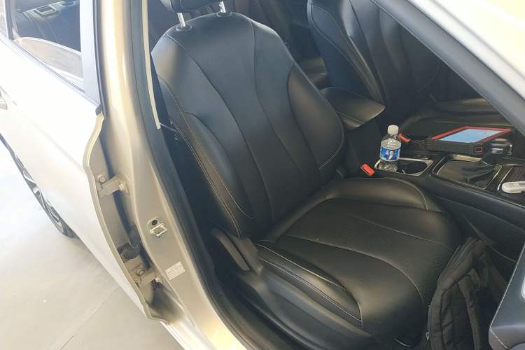 Used Roewe i5 2020 1.5L Automatic 4G Connect Luxury Flagship Edition Right Front Seat