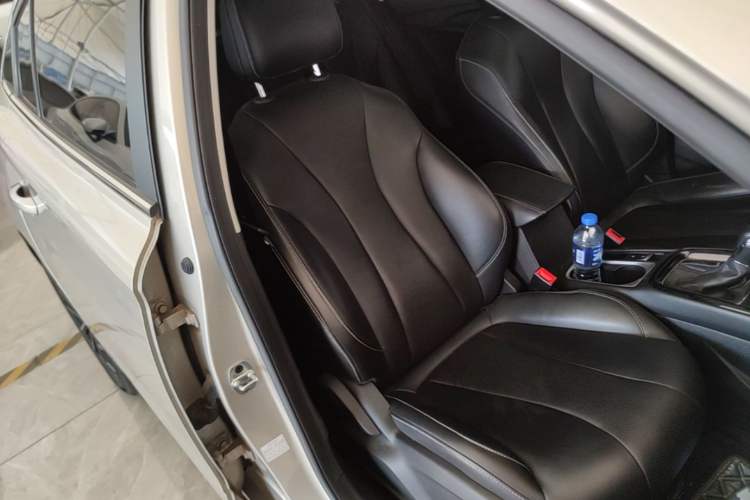 Used Roewe i5 2020 1.5L Automatic 4G Connect Luxury Flagship Edition Right Front Seat