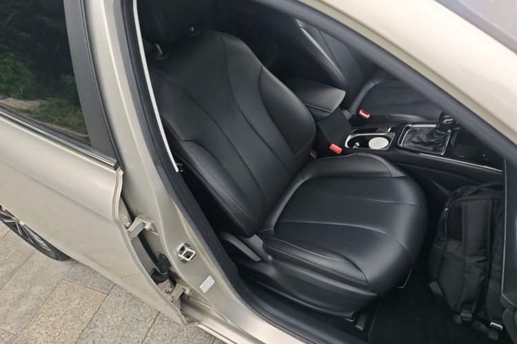 Used Roewe i5 2020 1.5L Automatic 4G Connect Luxury Flagship Edition Right Front Seat