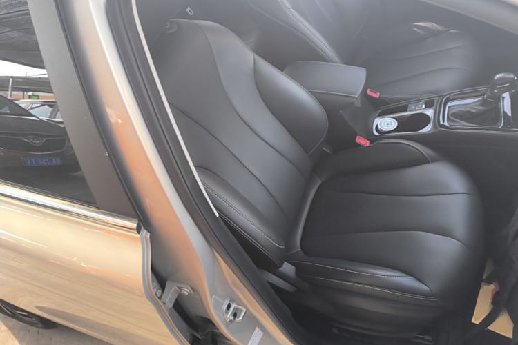 Used Roewe i5 2020 1.5L Automatic 4G Connect Luxury Flagship Edition Right Front Seat