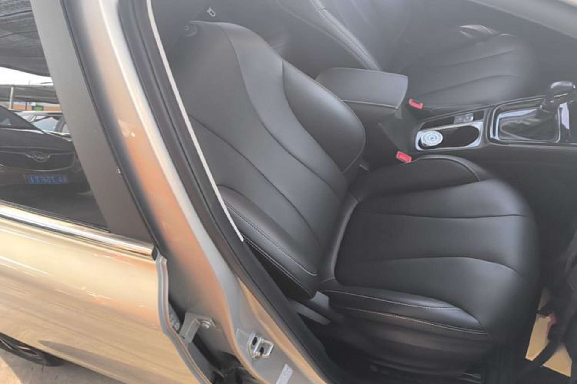 Used Roewe i5 2020 1.5L Automatic 4G Connect Luxury Flagship Edition Right Front Seat
